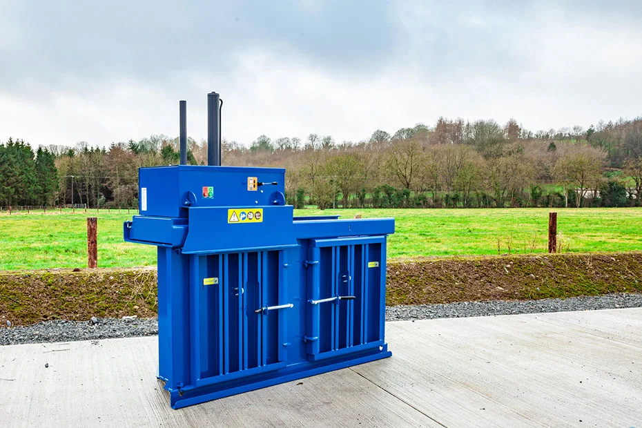 MacFab 75 Multi — Vícekomorový vertikální lis s možností rozšíření o další komory. Ideální pro třídění více druhů odpadu v jednom stroji.